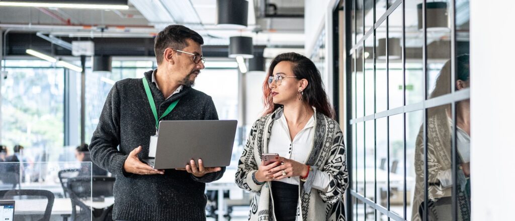 <span style=color: #0047FF; font-weight: bold; src=